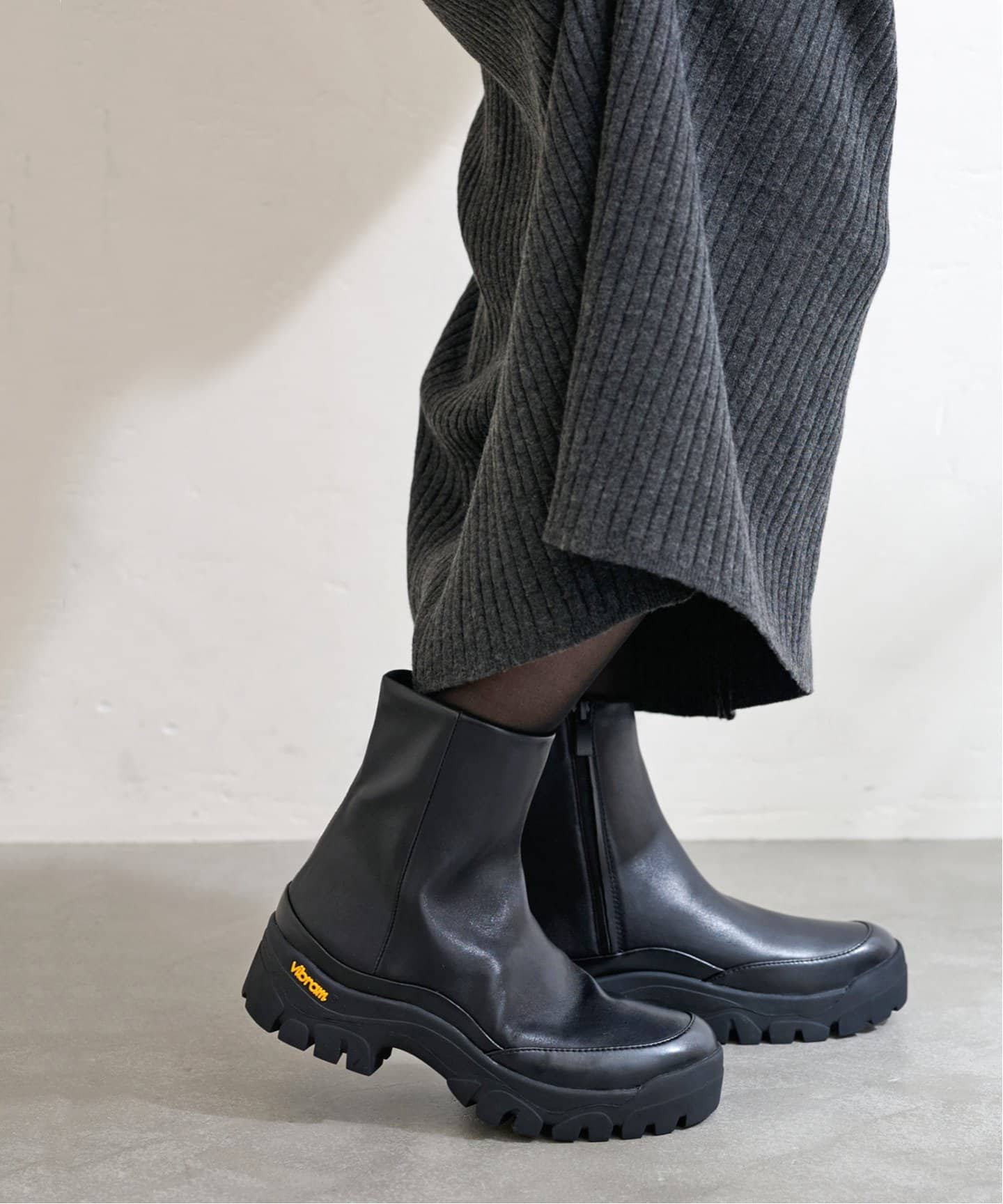 レザーVIBRAMソフトフィットショートブーツ（ブーティ・ショートブーツ