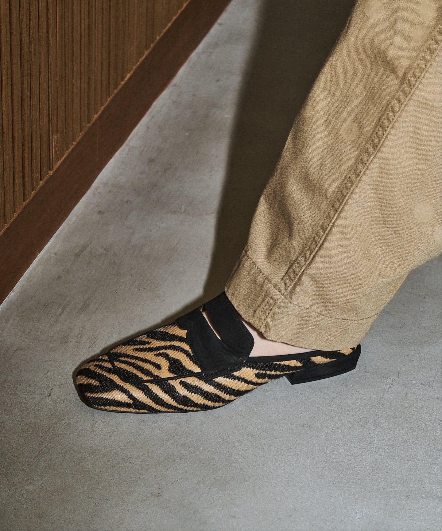 GRISEレザースクエアローファーミュール（フラットシューズ）｜LE