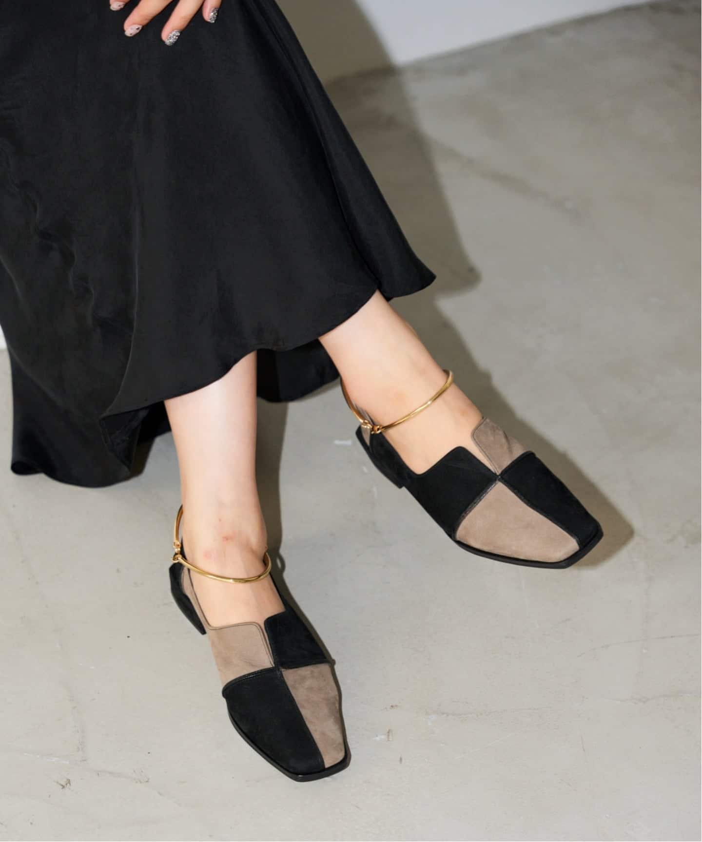 GRISEレザースクエアクロスシームアンクルフラット（フラットシューズ