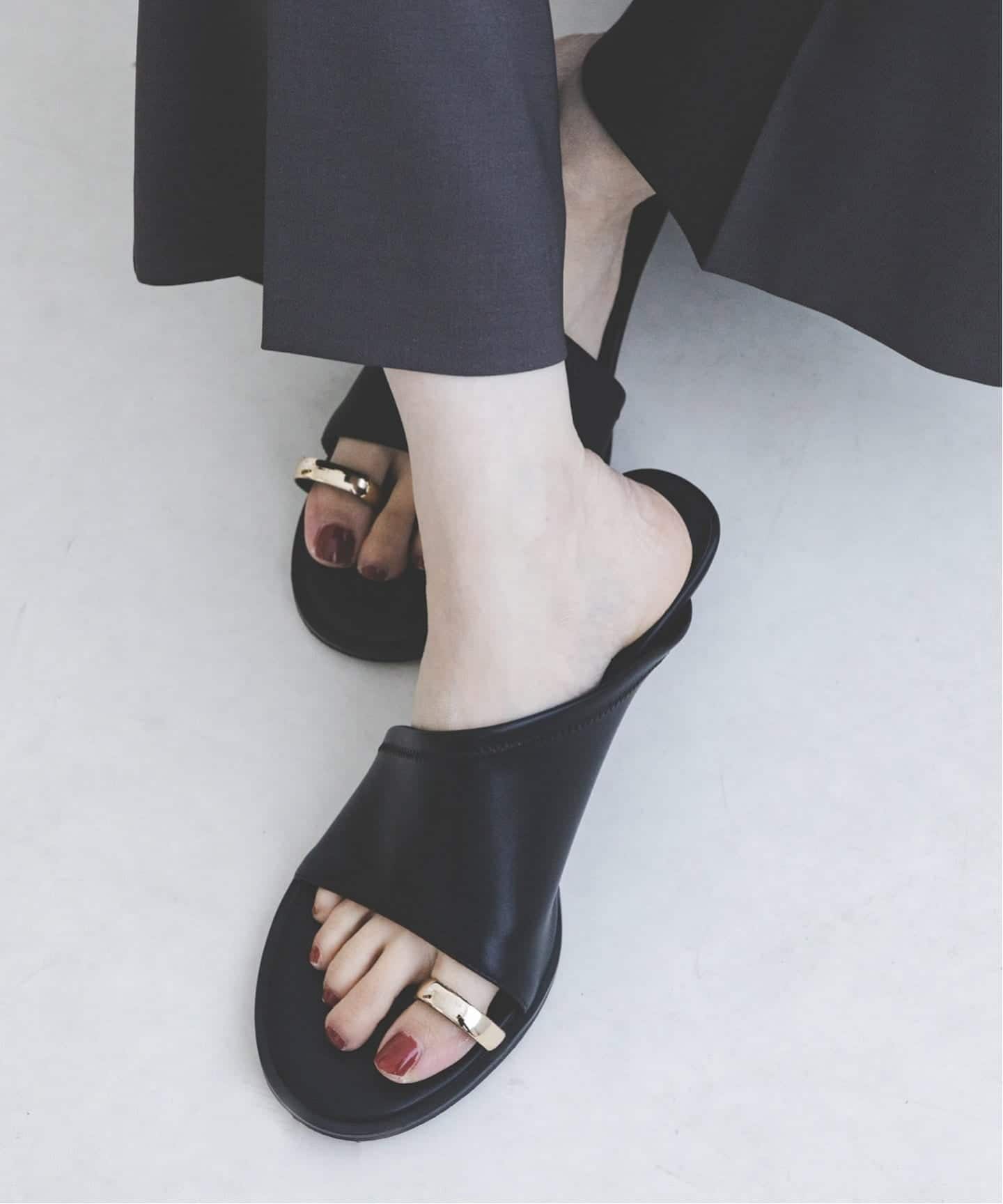 追加予約・パーツ別注》LE VERNIS/ルベル二 Toe ring sandals