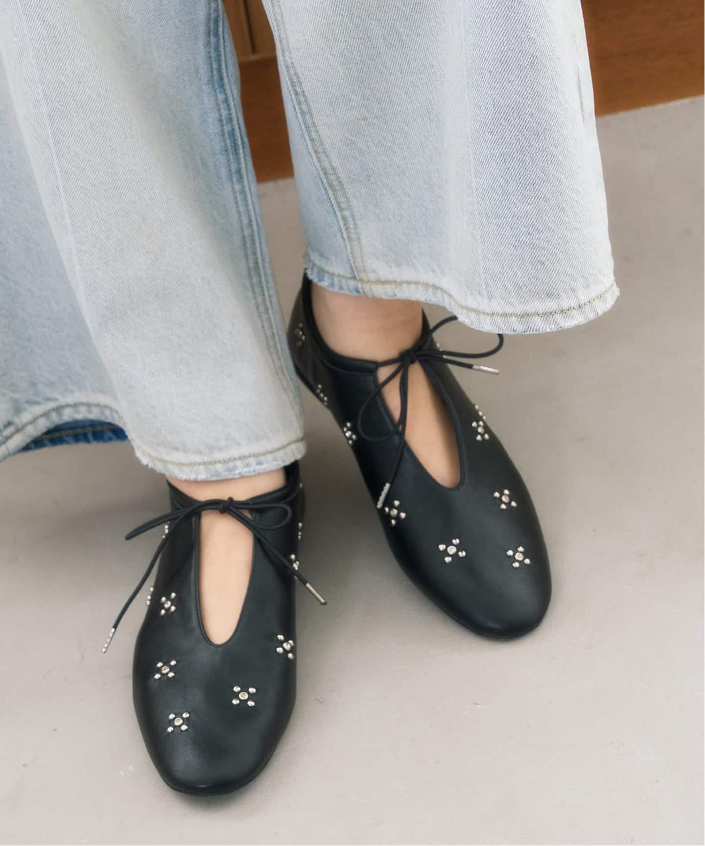 ディープカットスタッズフラットシューズ（フラットシューズ）｜LE