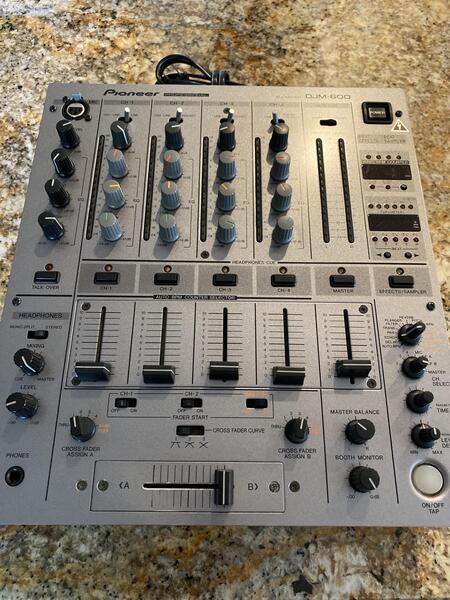 Pioneer DJM-600 Mixer - What To Know & Where To Buy | Equipboard