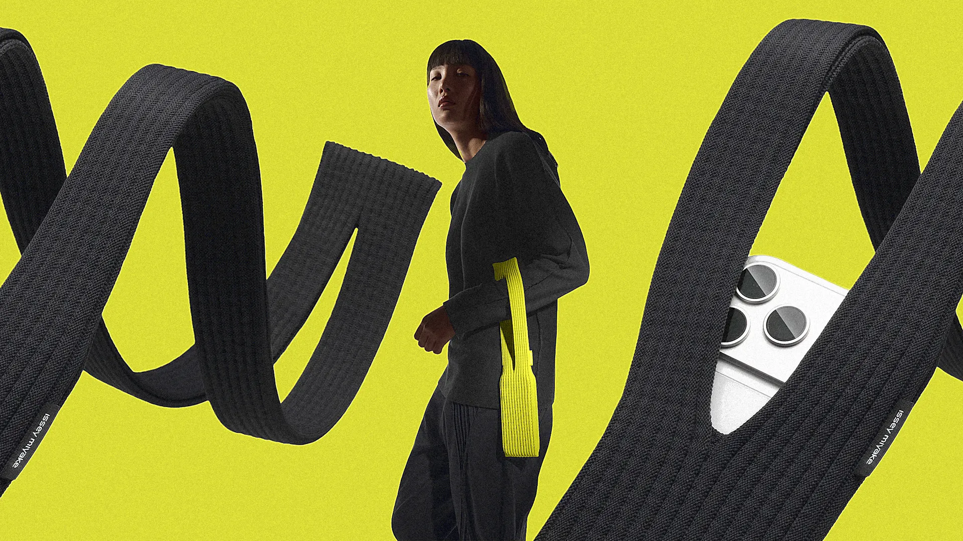 I tried Apple's iPhone Pocket. It's as awkward as it is beautiful