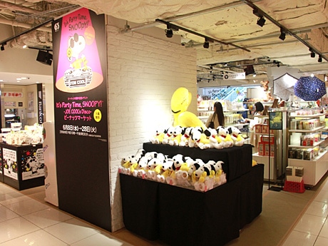 あべのハルカスに限定「ピーナッツマーケット」 スヌーピーのグッズ