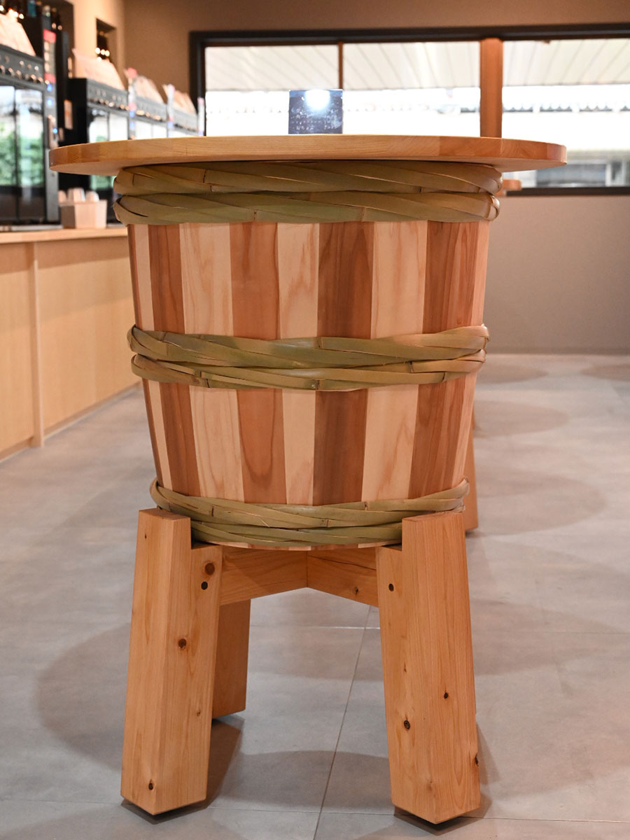 日本酒の樽で作ったカウンターテーブル - 青森経済新聞