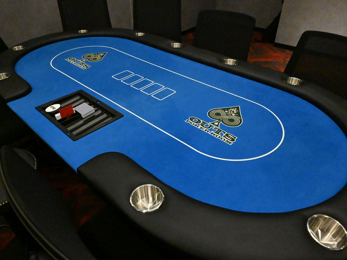 最大10人が座れるポーカーテーブル - 弘前経済新聞