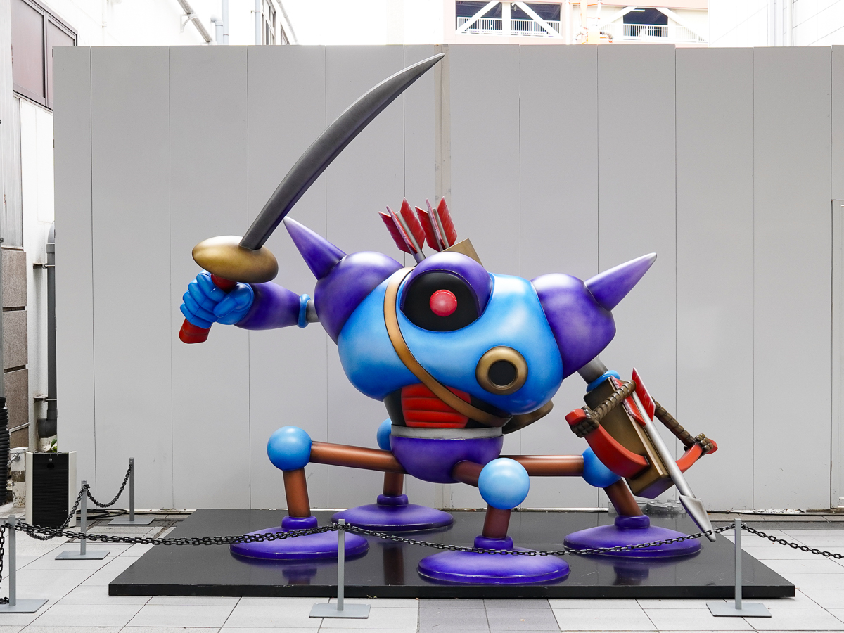 サンモール一番町商店街に設置されたキラーマシンの立像 - 仙台経済新聞