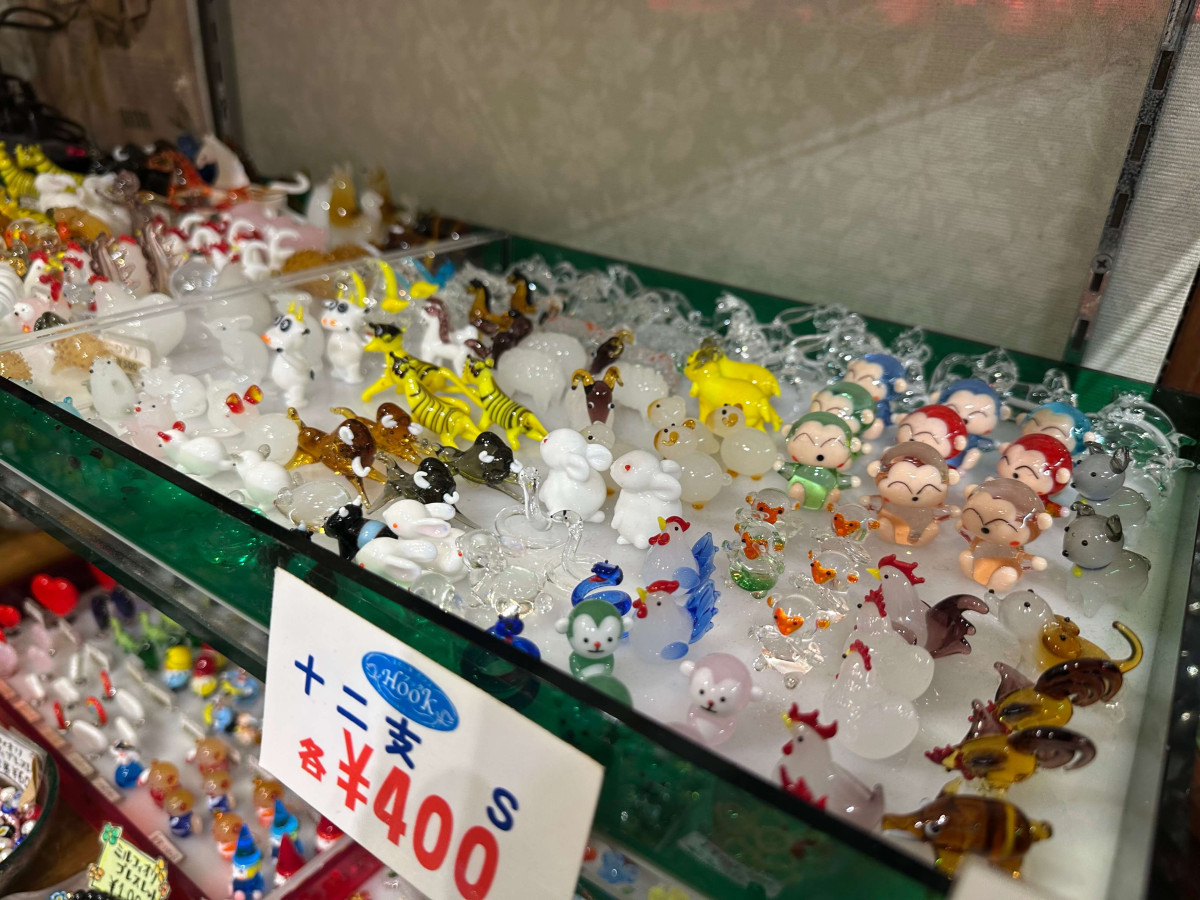 江の島ガラスHOOKに並ぶオリジナルガラス細工 - 湘南経済新聞