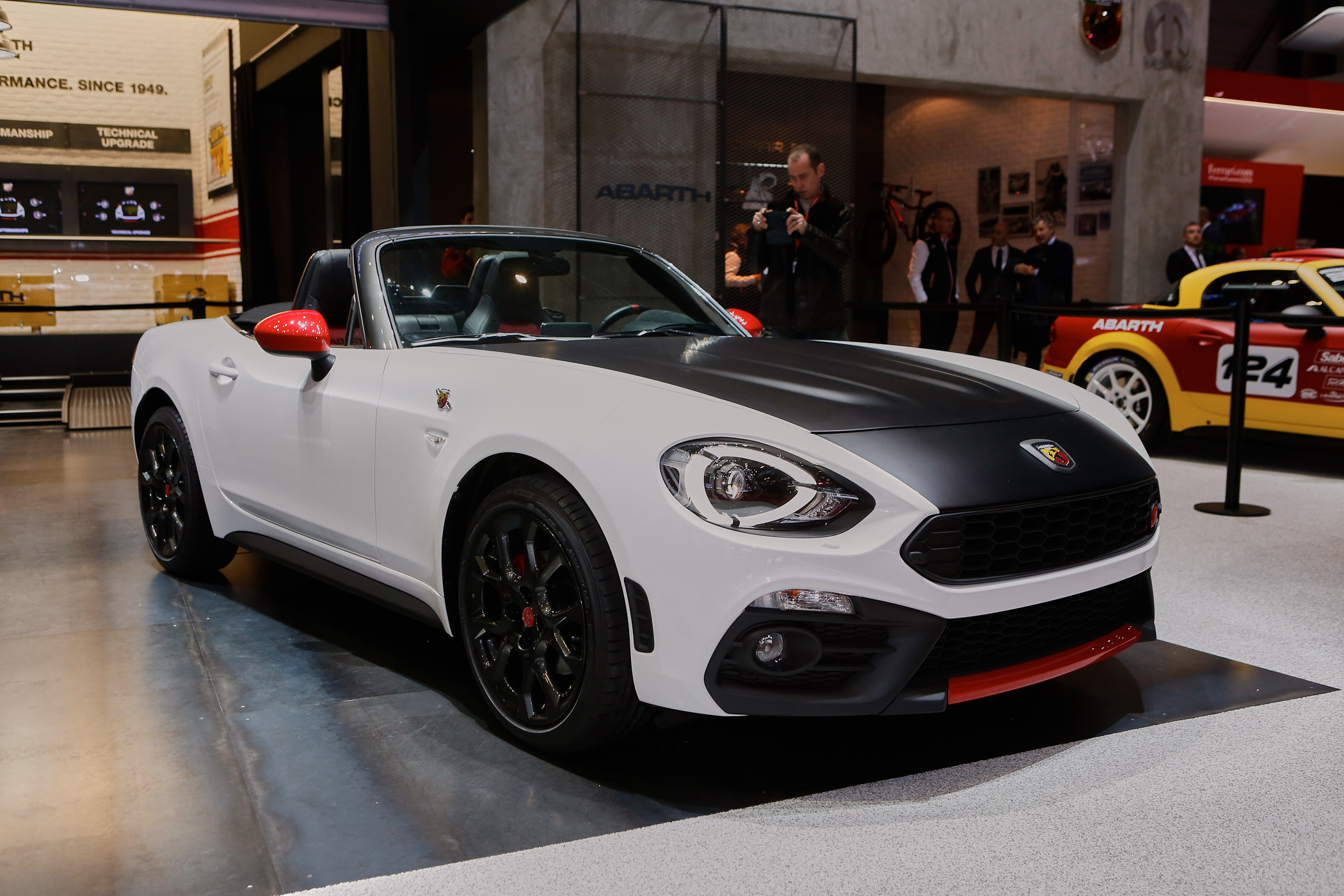 Fiat Abarth 124 Spider unveiled in Geneva