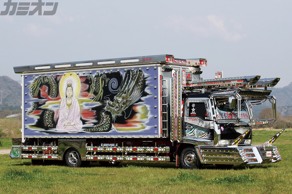 四代目桃丸 精緻を極めた鏡面パーツの造作と絢爛豪華な電飾アートで