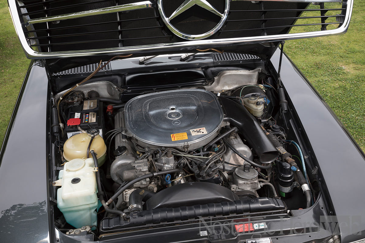 メルセデス史上最高のロングセラーとなったSL｜1989年式 メルセデス