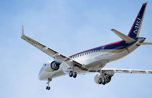 離着陸で歓声あがるMRJ初飛行 写真グラフ#01｜ニュースイッチ by 日刊