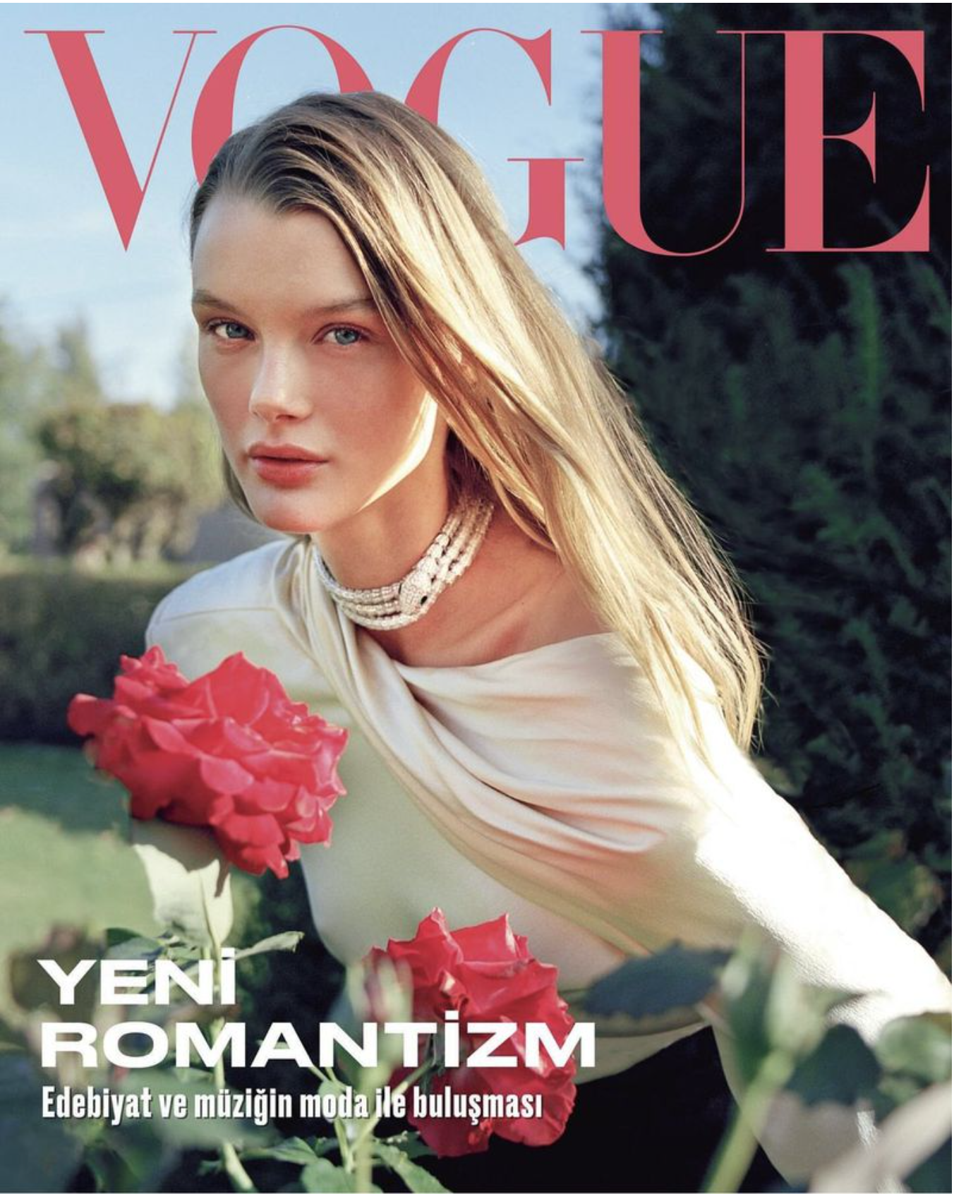 女性情報誌 Vogue Greece Magazine April 2022 女性情報誌 Vogue