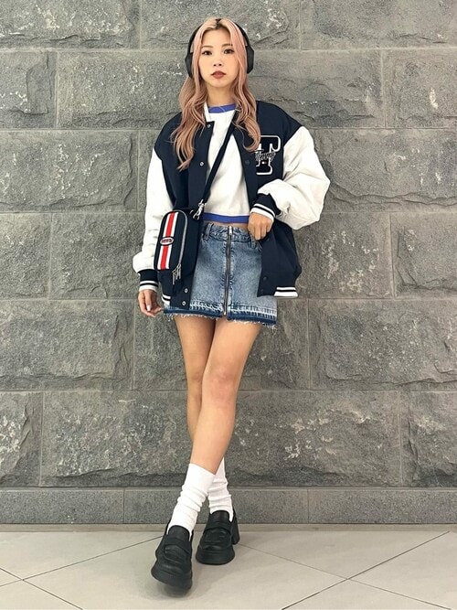 公式TOMMY HILFIGER｜tommy jeansのスタジャンを使ったコーディネート