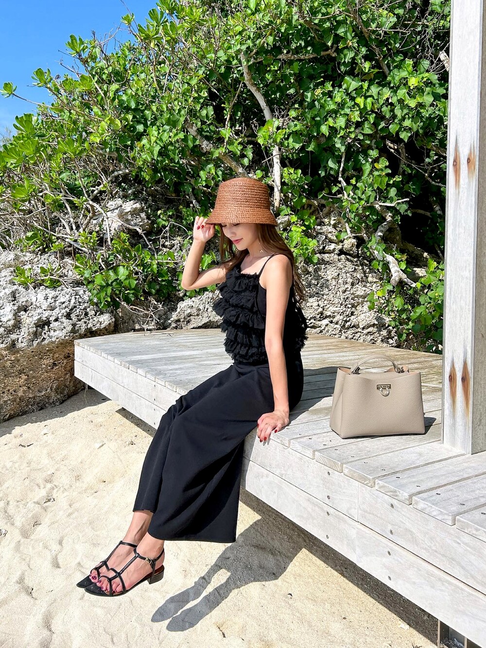 LILY BROWN（リリーブラウン）の「チュールラッフルフリルトップス