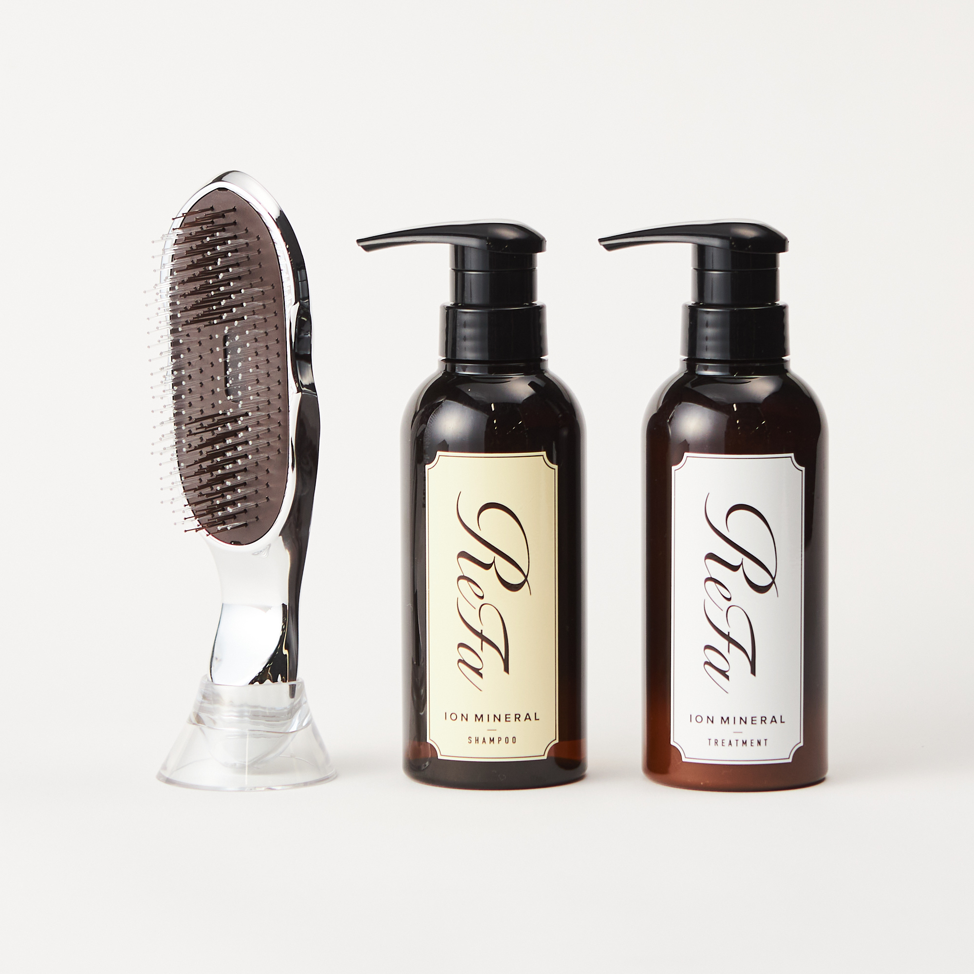 髪と頭皮を労る リファスカルプブラシ＆シャンプートリートメント