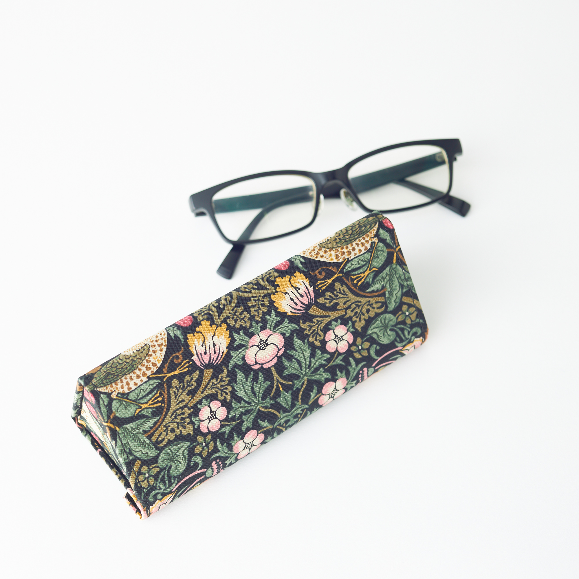 折りたたみメガネケース | Fabric by BEST OF MORRIS（ファブリック