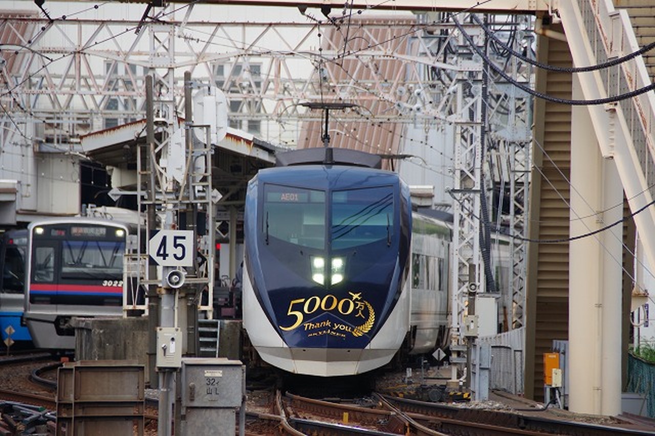 京成 スカイライナー5000万人達成記念ラッピング車両 運転」の投稿写真