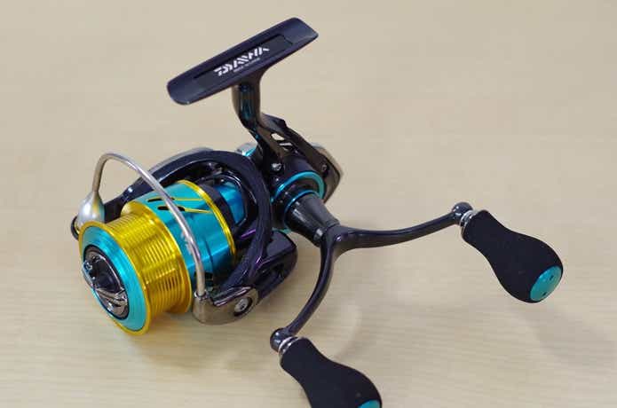 エメラルダスの特徴まとめ！ダイワのエギングタックルに注目 | TSURI