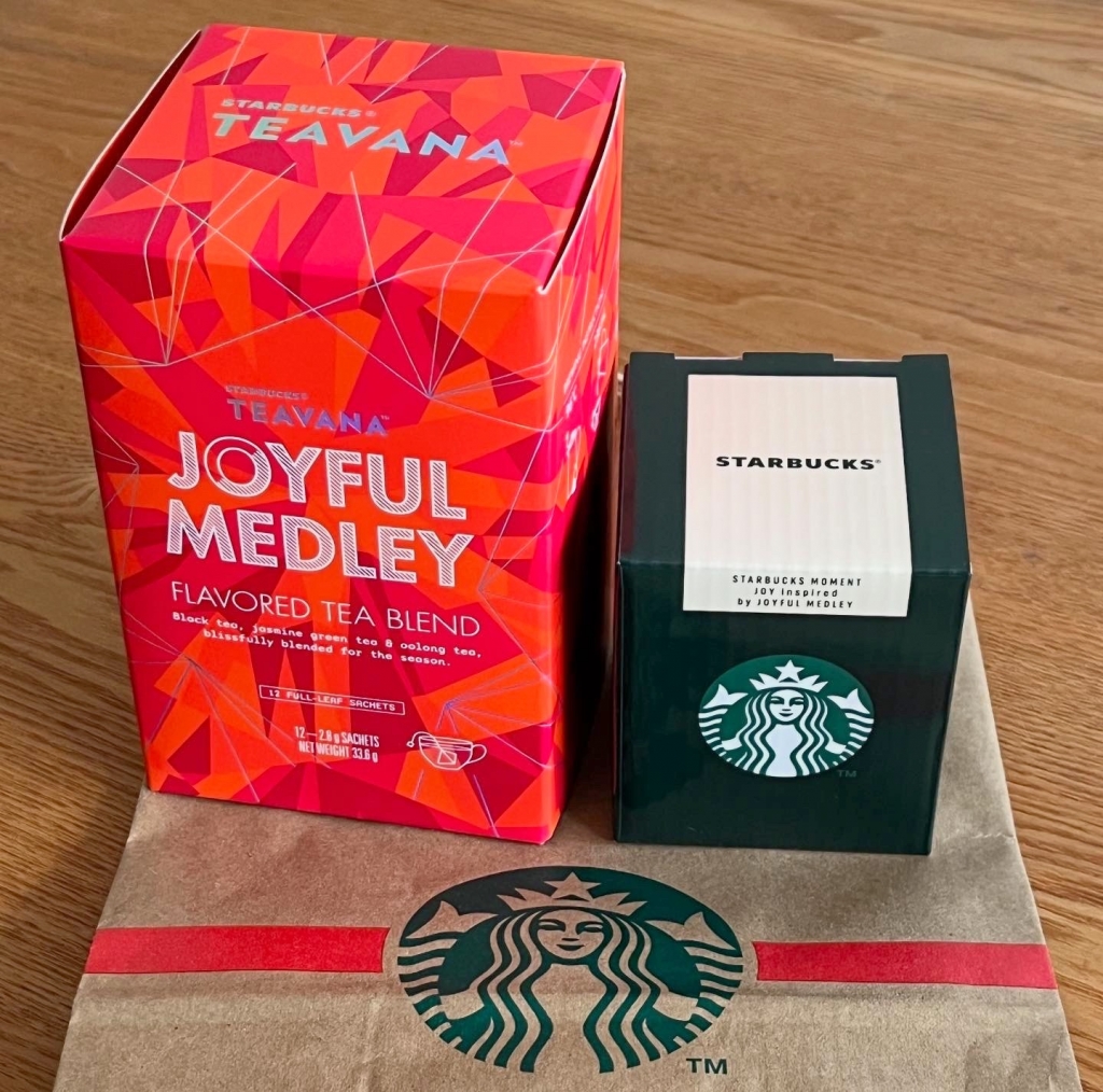 スターバックスのジョイフルメドレー＆キャンドル。 | すばらしい日々。