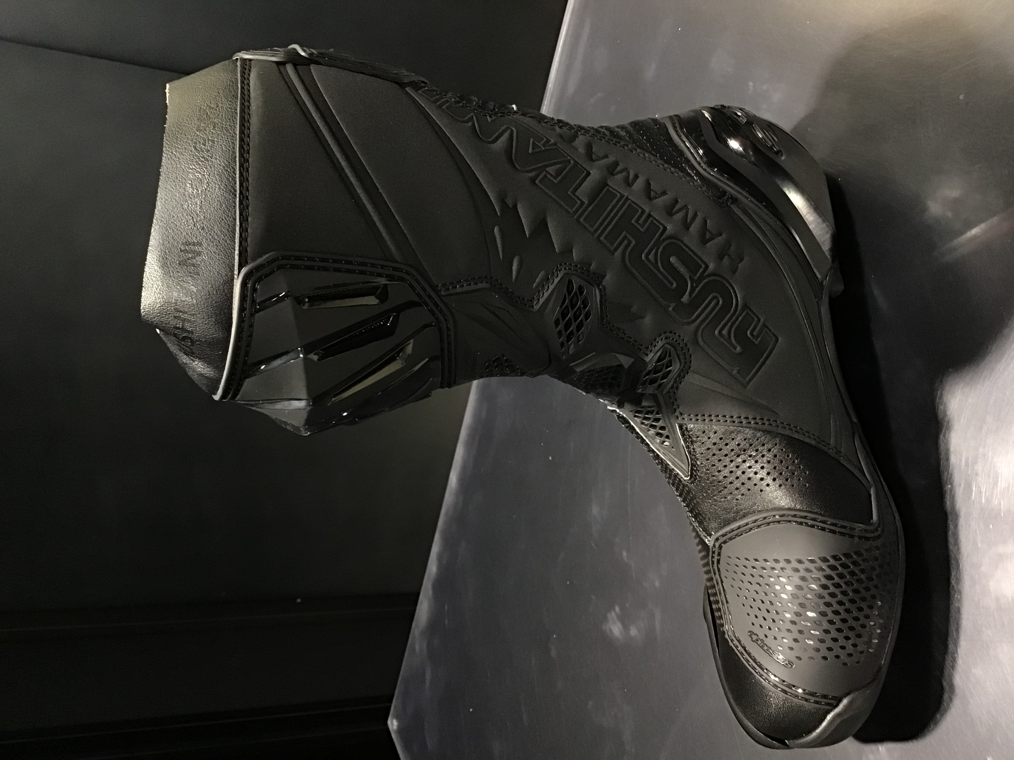 7701 SUPERTECH R2 × ProtoCore Leather BLACKOUT MODEL入荷のお知らせ