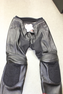 レザーパンツで膝スリする方は… :KUSHITANI 宇都宮店 | KUSHITANI 宇都宮店