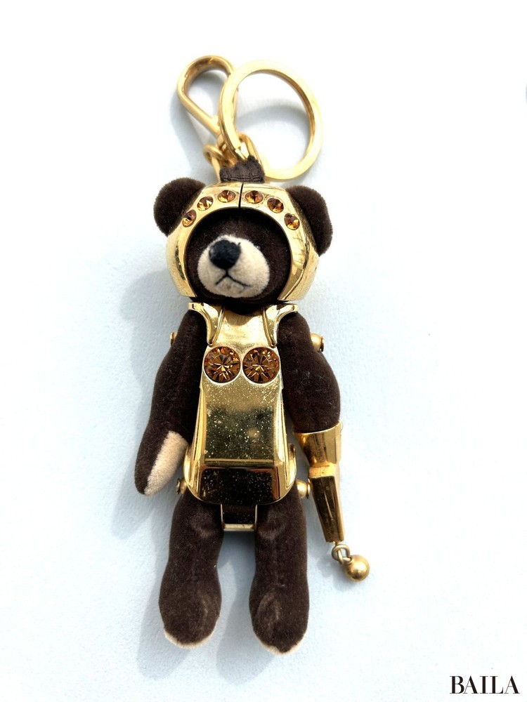 プラダ バッグチャーム】見ているだけで癒される！BAILA ウェブ編集長