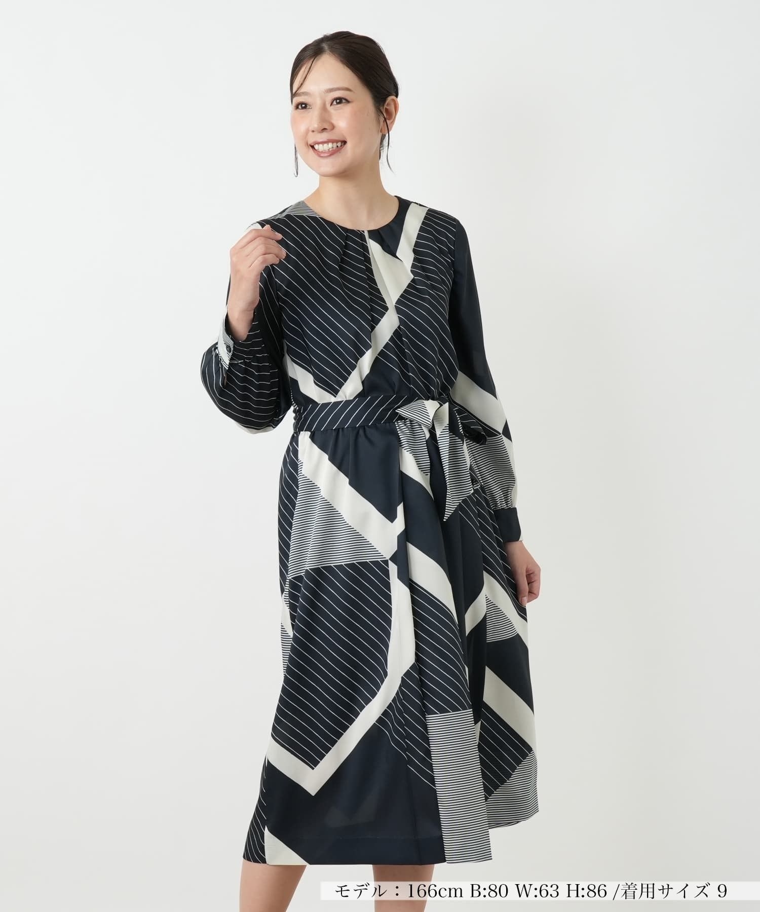 幾何学柄フレアワンピース【ROCHAS Premiere】|レリアン | レリアン