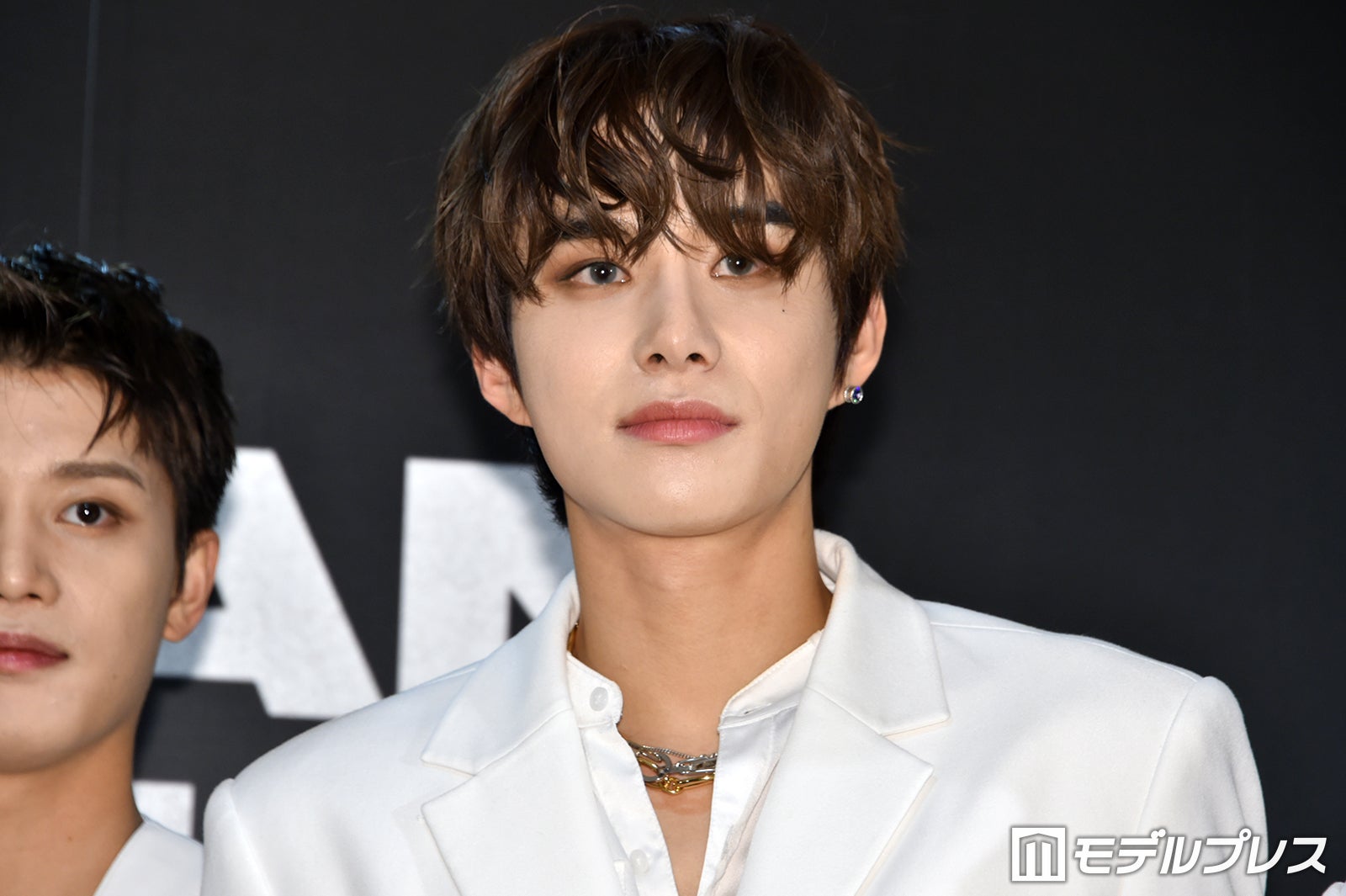 NCT 127ジョンウ、くすみピンク×短髪にイメチェン「セクシー」「お揃い