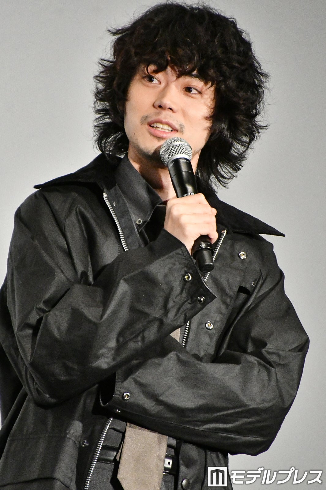 イケメンの色気ダダ漏れヒゲ姿＞三浦翔平・坂口健太郎・菅田将暉ら