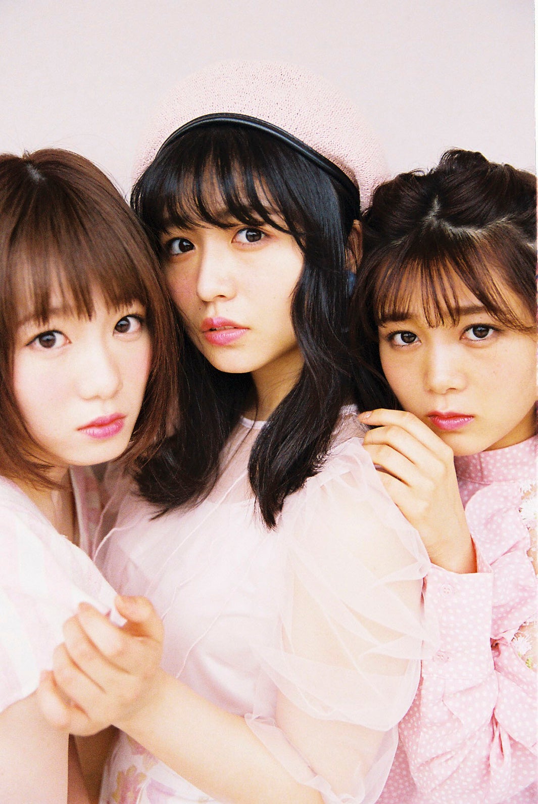 欅坂46、「チームかわいい欅」が海に全員集合 ギュッとくっつく姿が