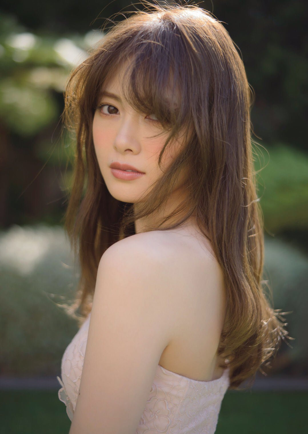 乃木坂46白石麻衣・写真集、発売1周年で驚異の28万部突破 “国民的