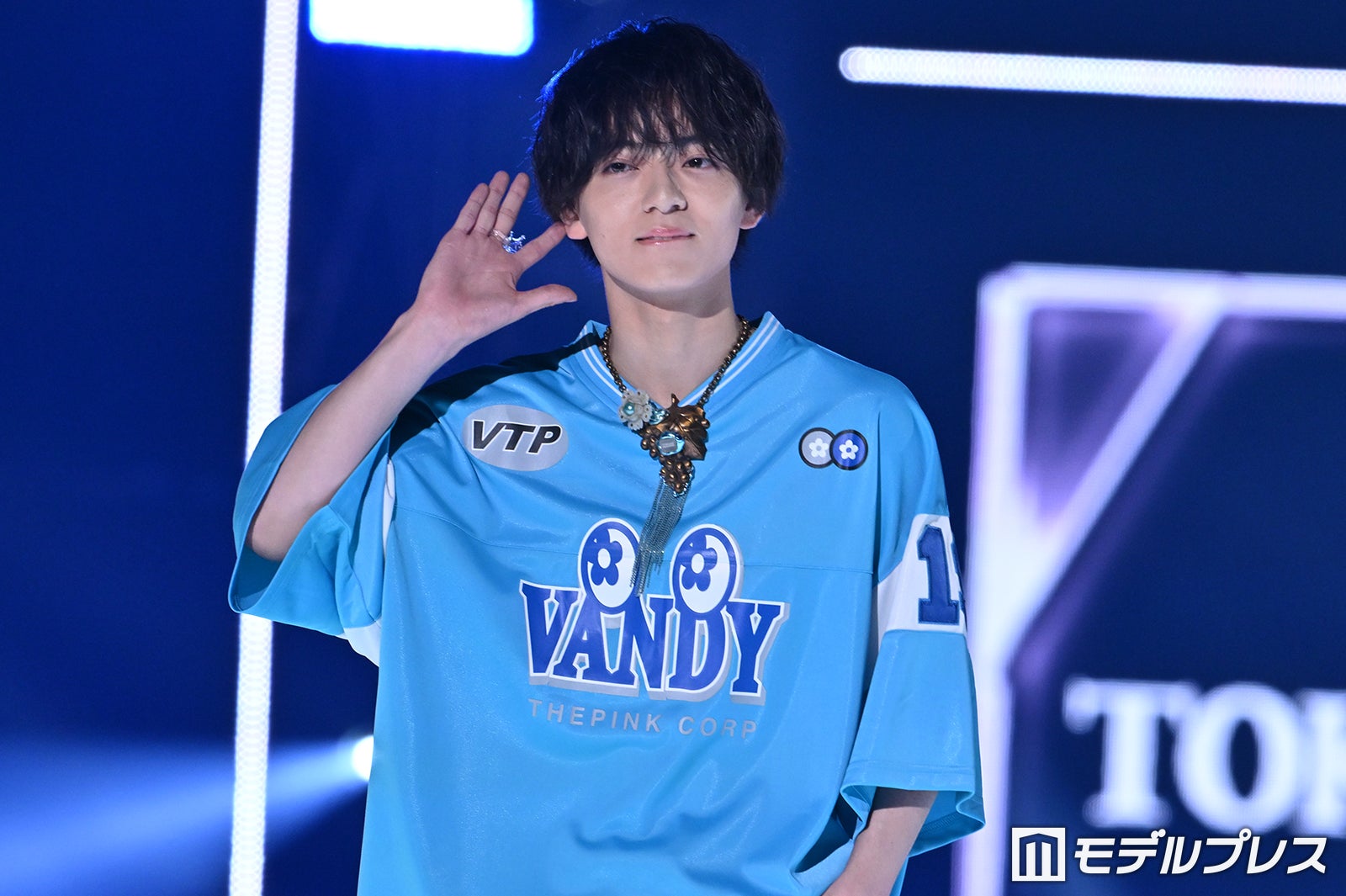 Lil かんさい西村拓哉、オーバーシルエット爽やかに着こなす きらめく