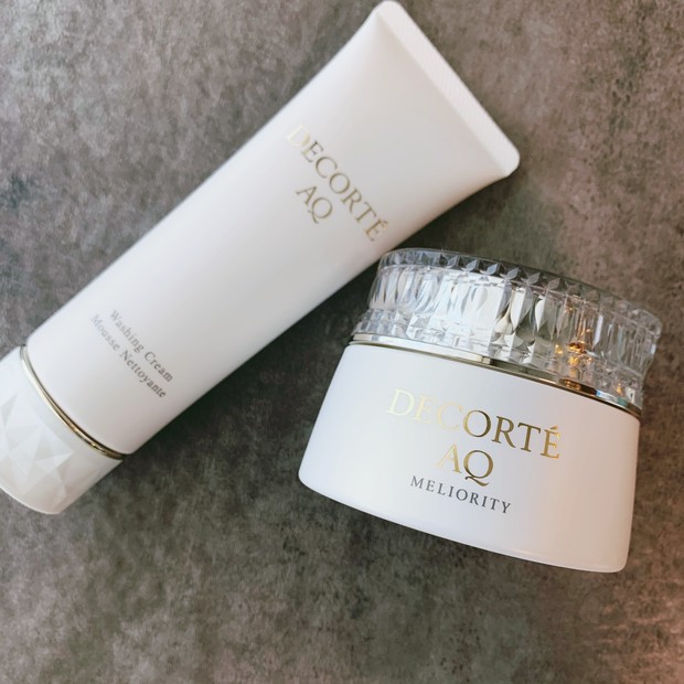 殿堂入り】一度の使用で肌が変わる！？くすみ肌の救世主はデコルテAQ