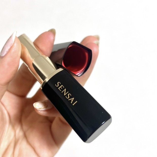 出会いの春におすすめ【SENSAI ラスティングプランプリップスティック