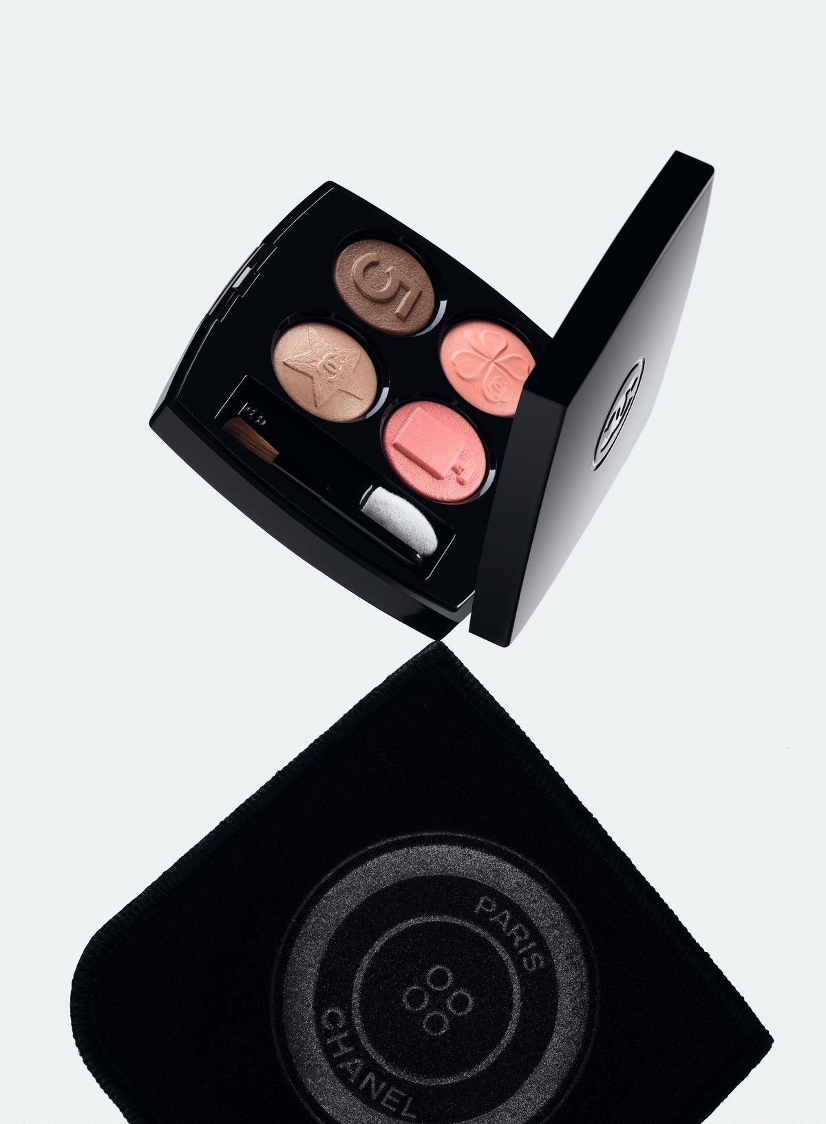 シャネル】のボタンが、今度は目もとに。限定コレクション「レ