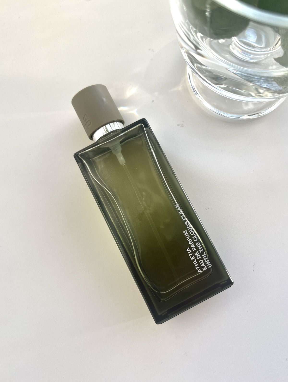 心にそっと寄り添う【アスレティア】初の香水を、お守り代わりに