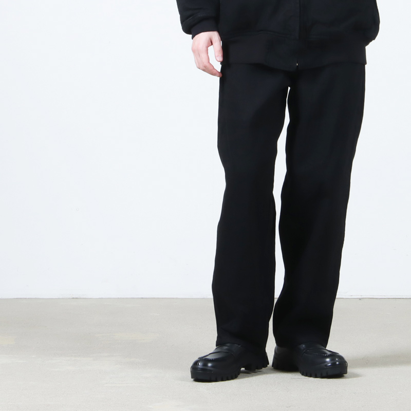 COMOLI (コモリ) ブラックデニム ベルテッドパンツ