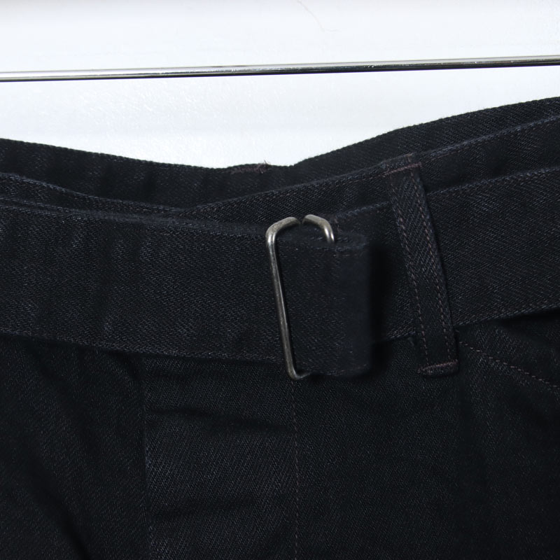 COMOLI (コモリ) ブラックデニム ベルテッドパンツ