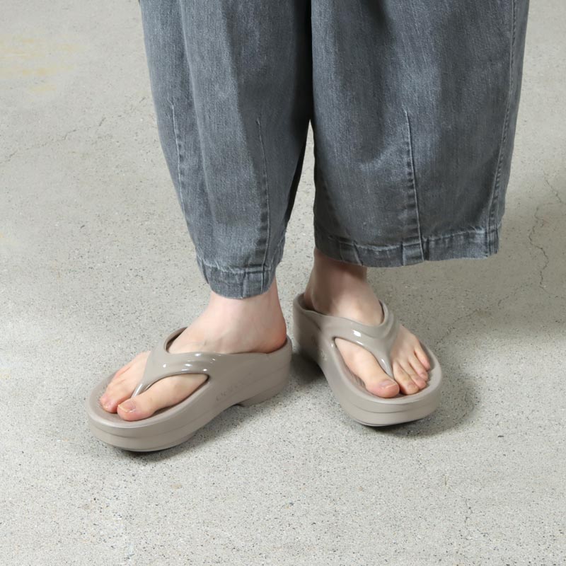 OOFOS (ウーフォス) OOmega #WOMEN / ウーメガ（レディース）