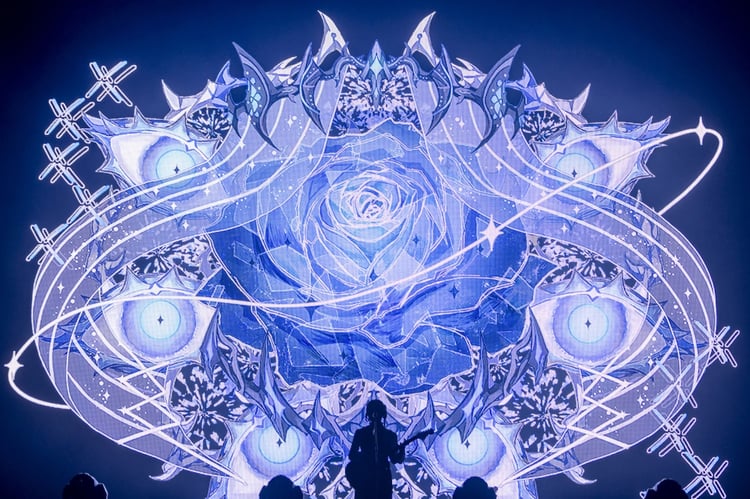 Ado、ギターをかき鳴らし新たな一面見せた「モナ・リザの横顔」終幕