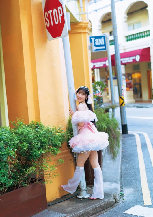 佐藤綺星、初写真集でオサレカンパニー特注衣装を纏う | JOYSOUND 音楽