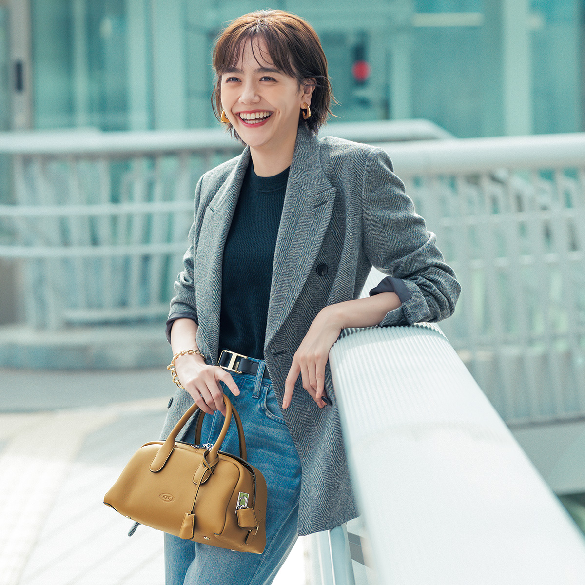 通勤ミニバッグ】横長がスタイリッシュ！ジャケット＋デニムと合わせて