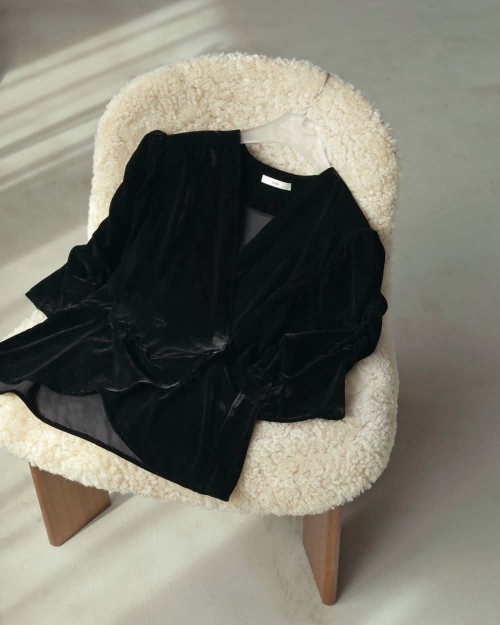 ànuke online store（アンヌーク） / Velour Gather BlouseVelour