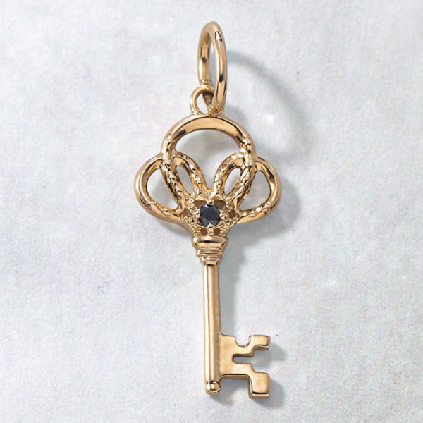 神秘の「月の相」に力を借りて。幸せを呼ぶムーン＆モチーフネックレス