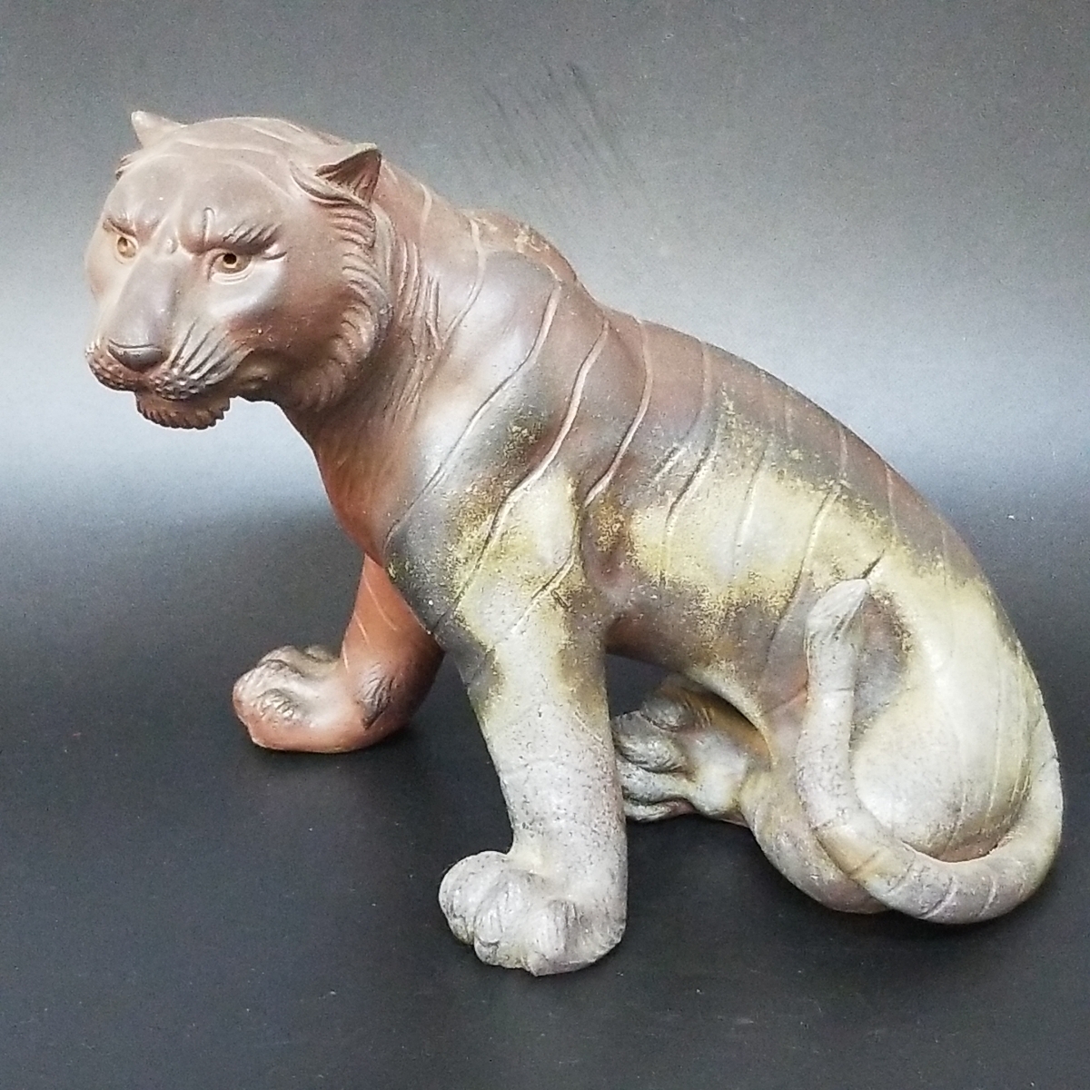 虎)の香炉 瓦・備前焼