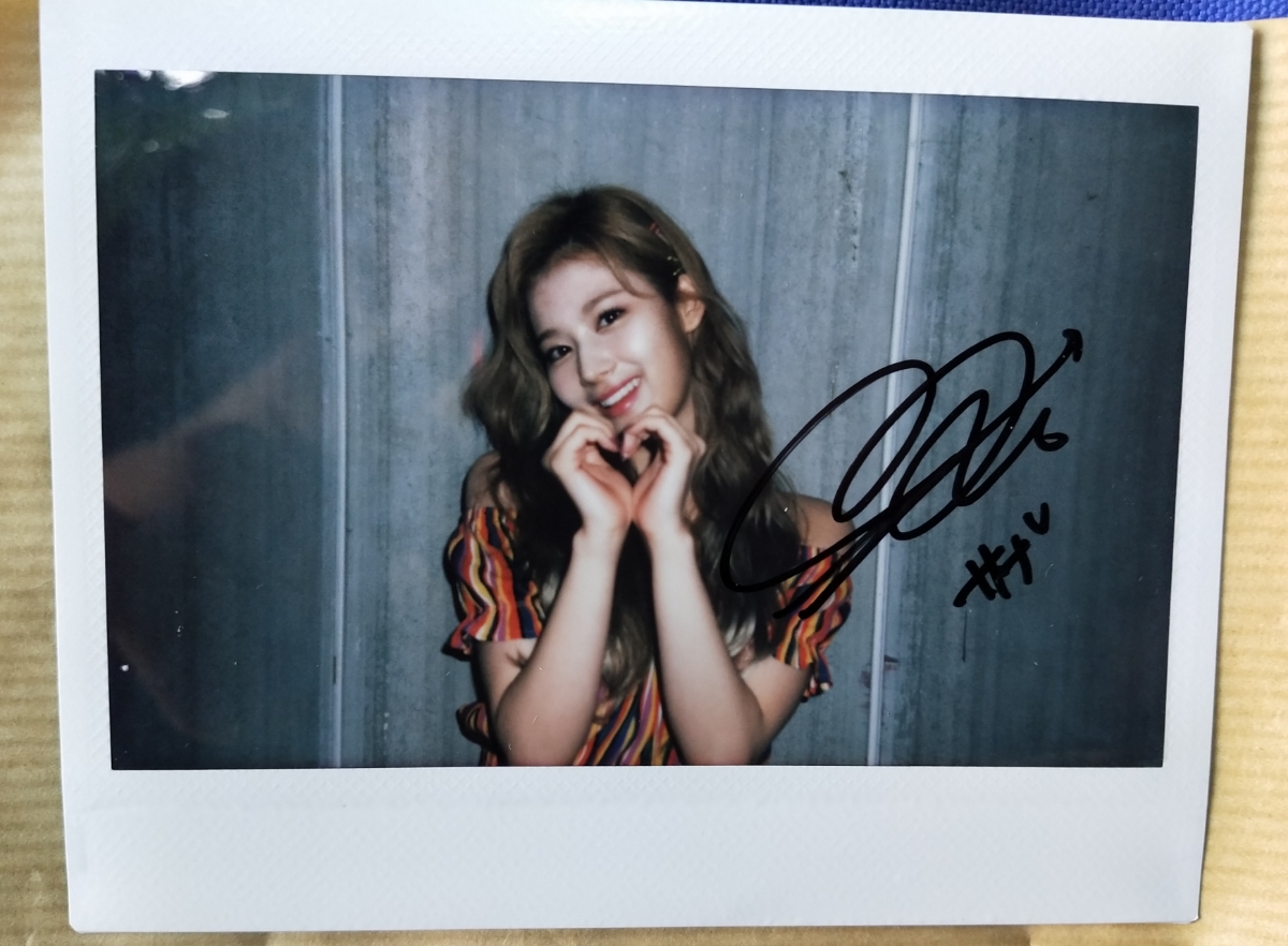 TWICE ツウィ 直筆サイン入りチェキ ポラロイド celebrate 【公式通販】