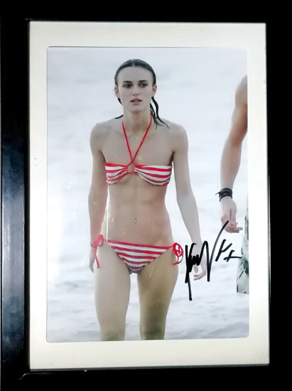 ♥♥【キーラ・ナイトレイ】サイン写真 100均額付き