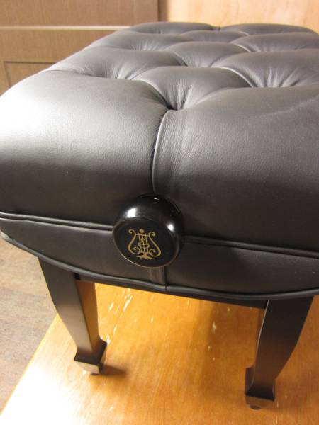 新品】スタインウェイ純正コンサートピアノ椅子BC-39 ロゴ入りの落札