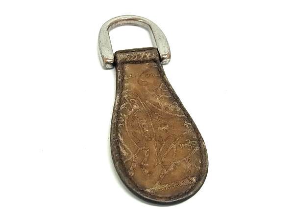 ベルルッティ シューホーン キーホルダー カリグラフィー レザー 茶色